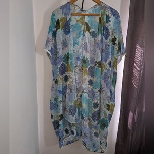 Roommates blue floral kimono